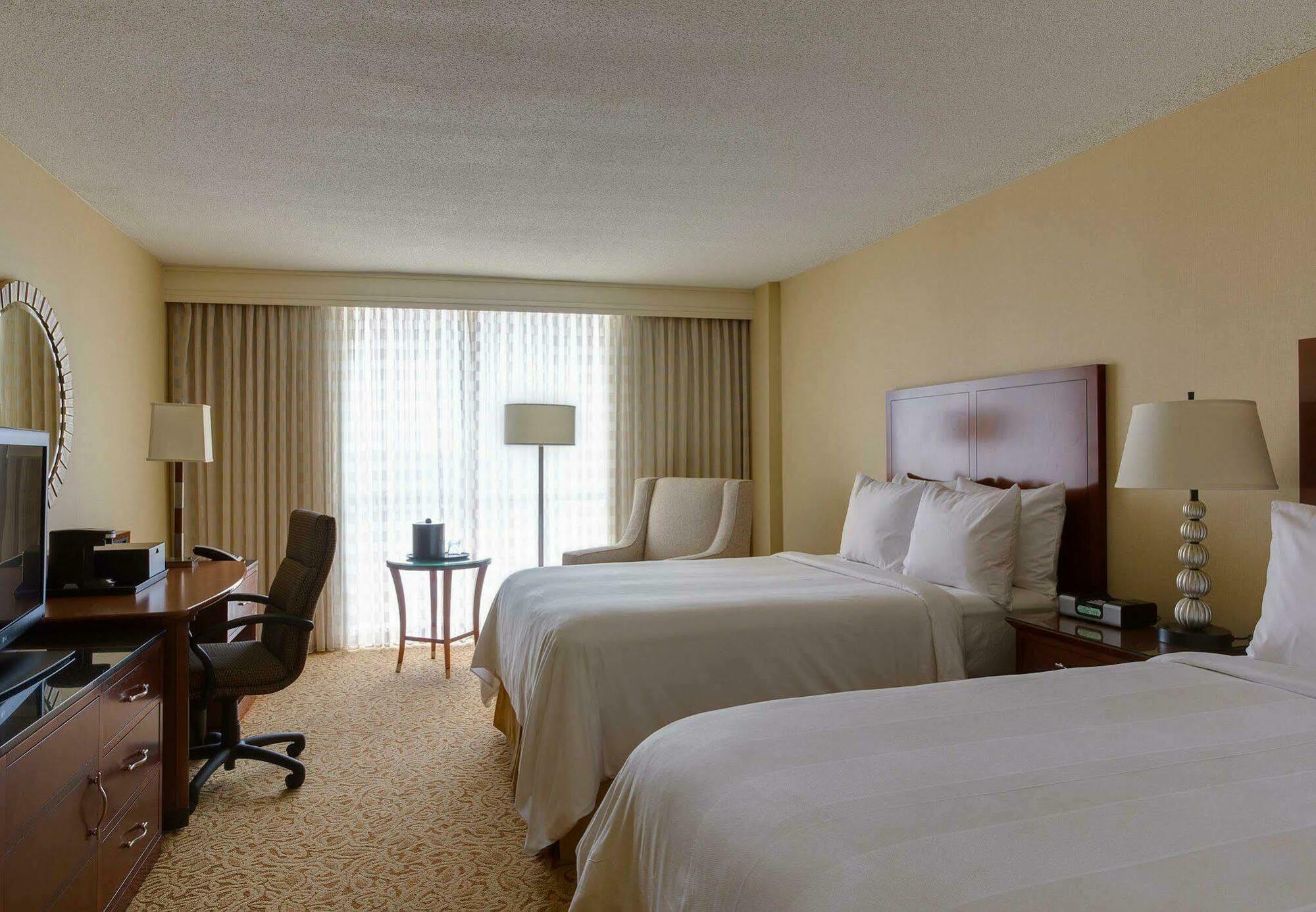 Dallas-addison Marriott Quorum By The Galleria Hotel